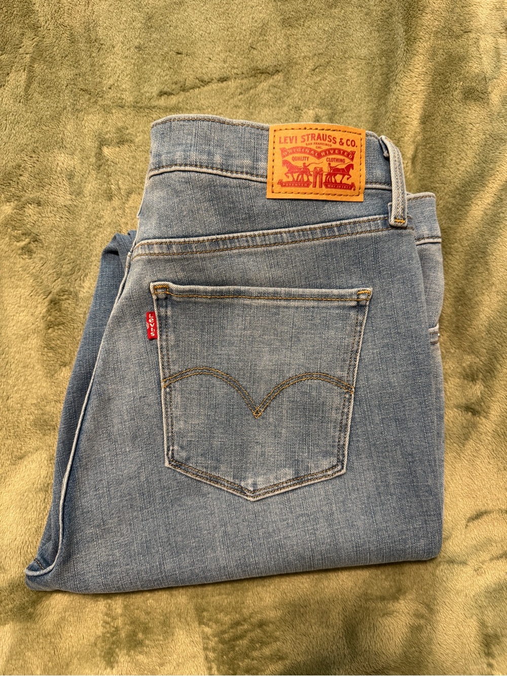 Levi's Women's Slim Straight Light Blue Denim Jeans